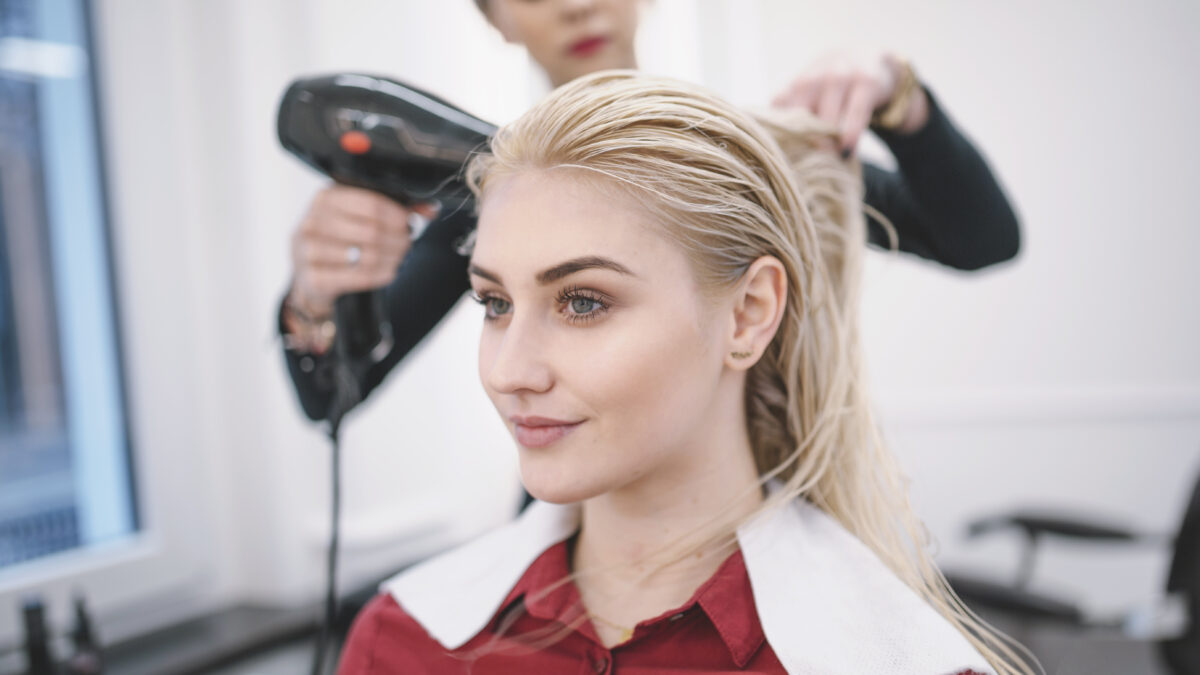 Лунный календарь стрижек на март 2026: благоприятные дни