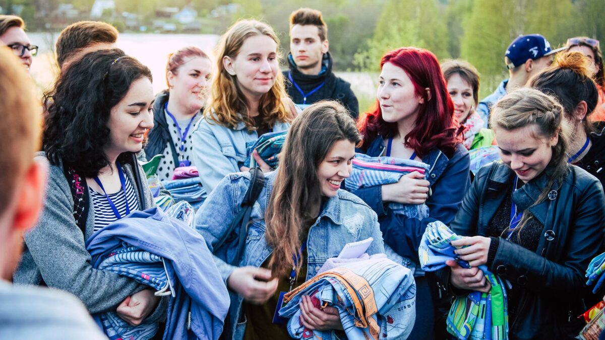 Помощь в организации мастер-классов по изготовлению народных инструментов