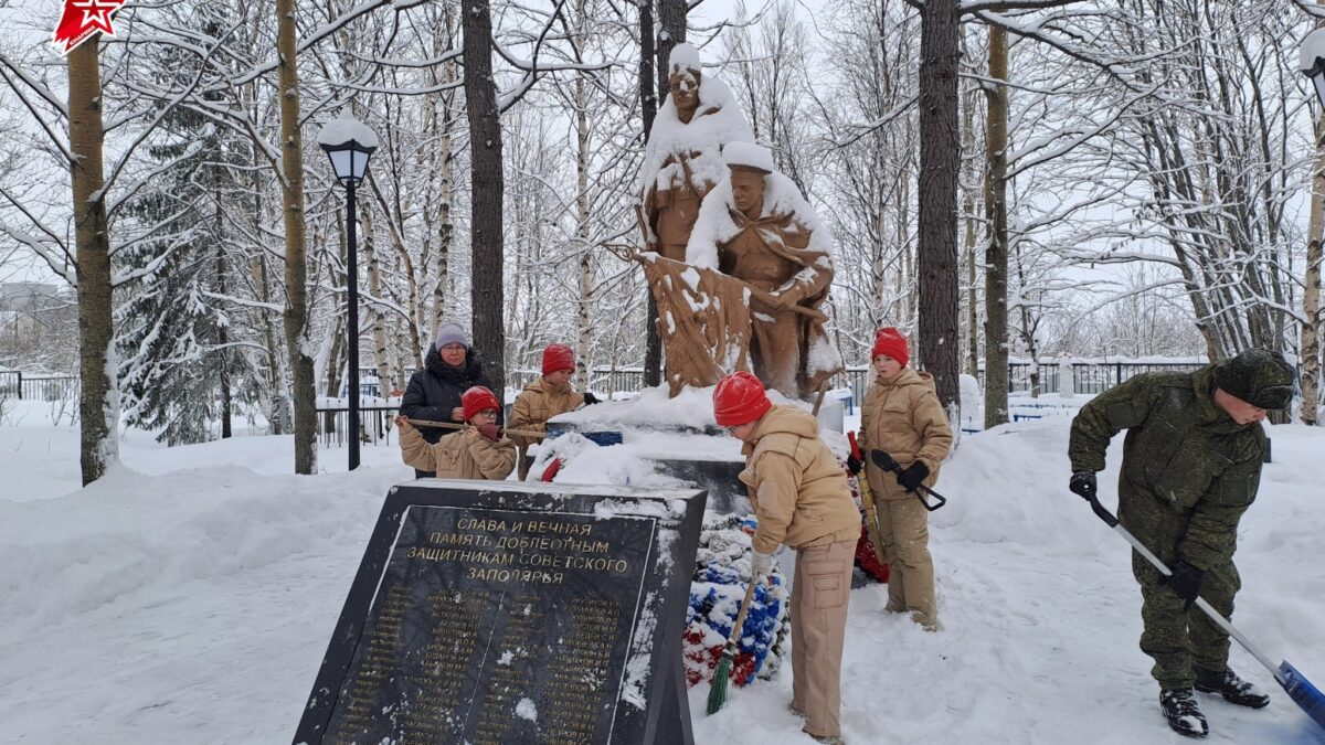 Юнармейцы Мурманской области почтили память героев Заполярья