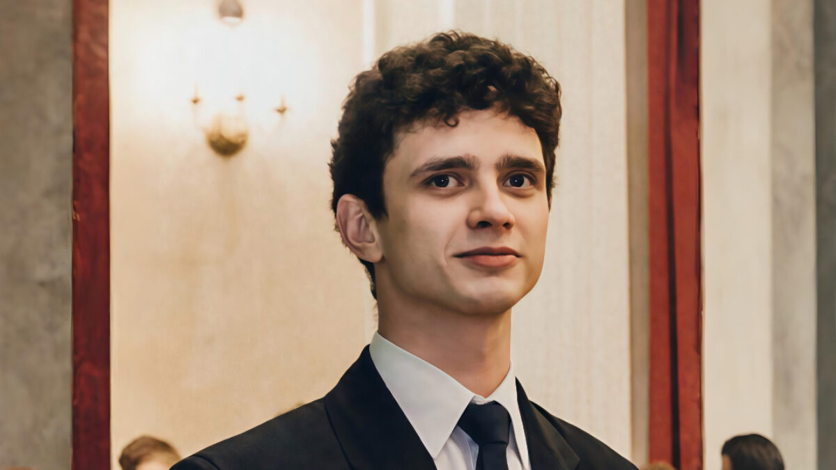 «Встал и провалился второй раз»: студент не растерялся и дважды вытащил мужчину, тонущего в реке