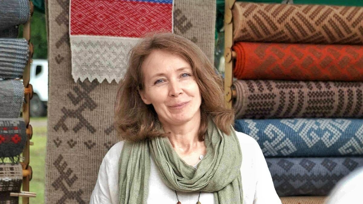 «Не ткань, а настроение, живущее во мне»: сибирская мастерица возрождает старинное ремесло ткачества