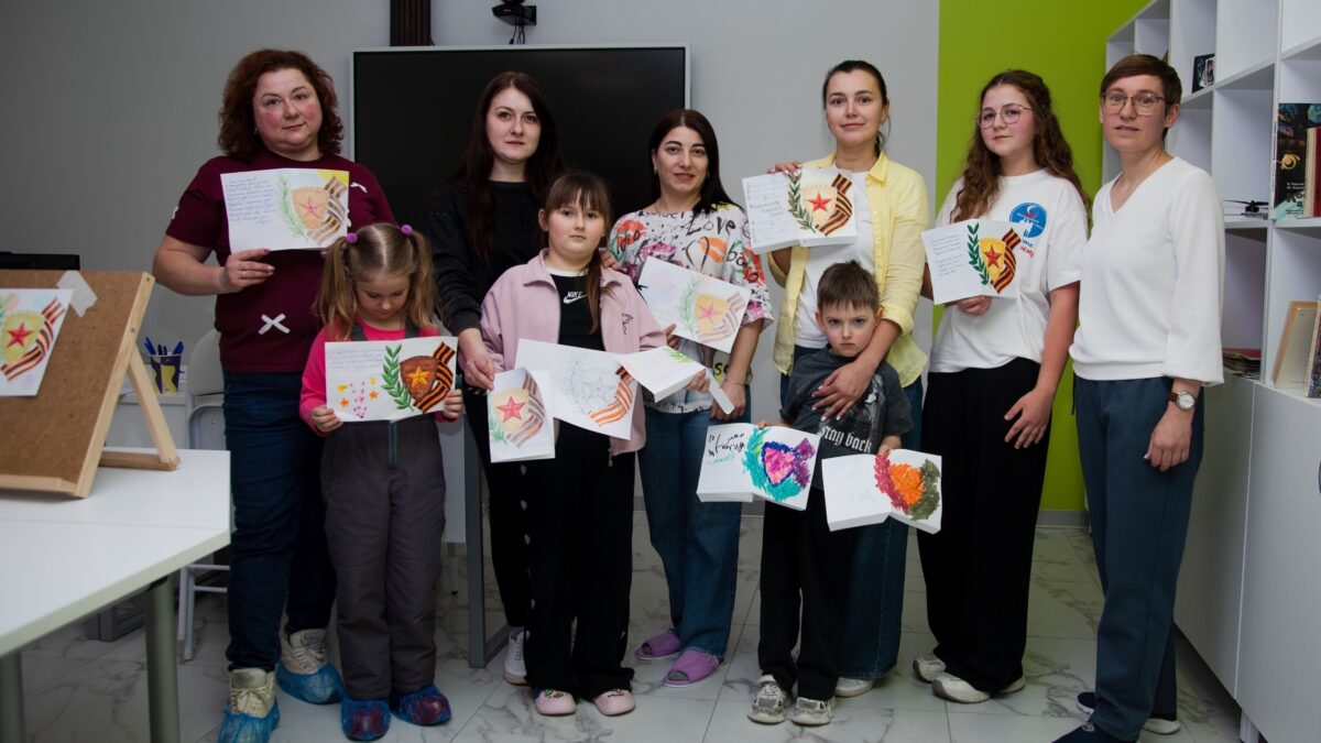 Мастерская заботы и тепла: Открытки для героев нашей страны