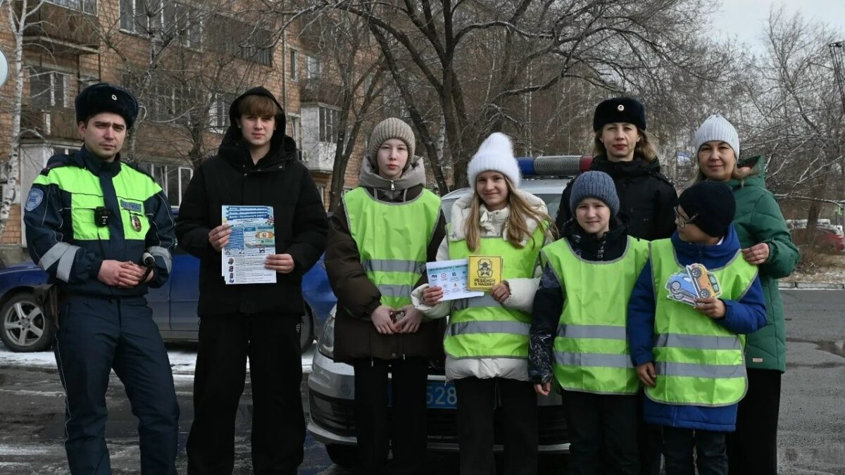 Экзамен для водителей: почему школьники волонтеры вручали знаки автолюбителям.