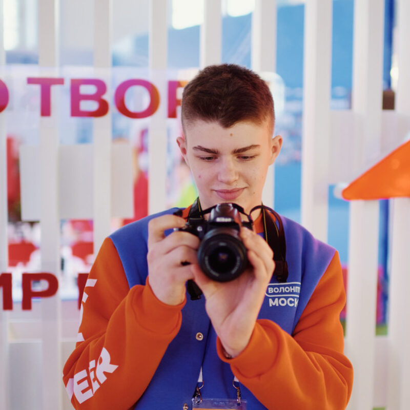 Режиссёры и студенты могут получить до 300 тысяч рублей за социальную рекламу или кино об НКО