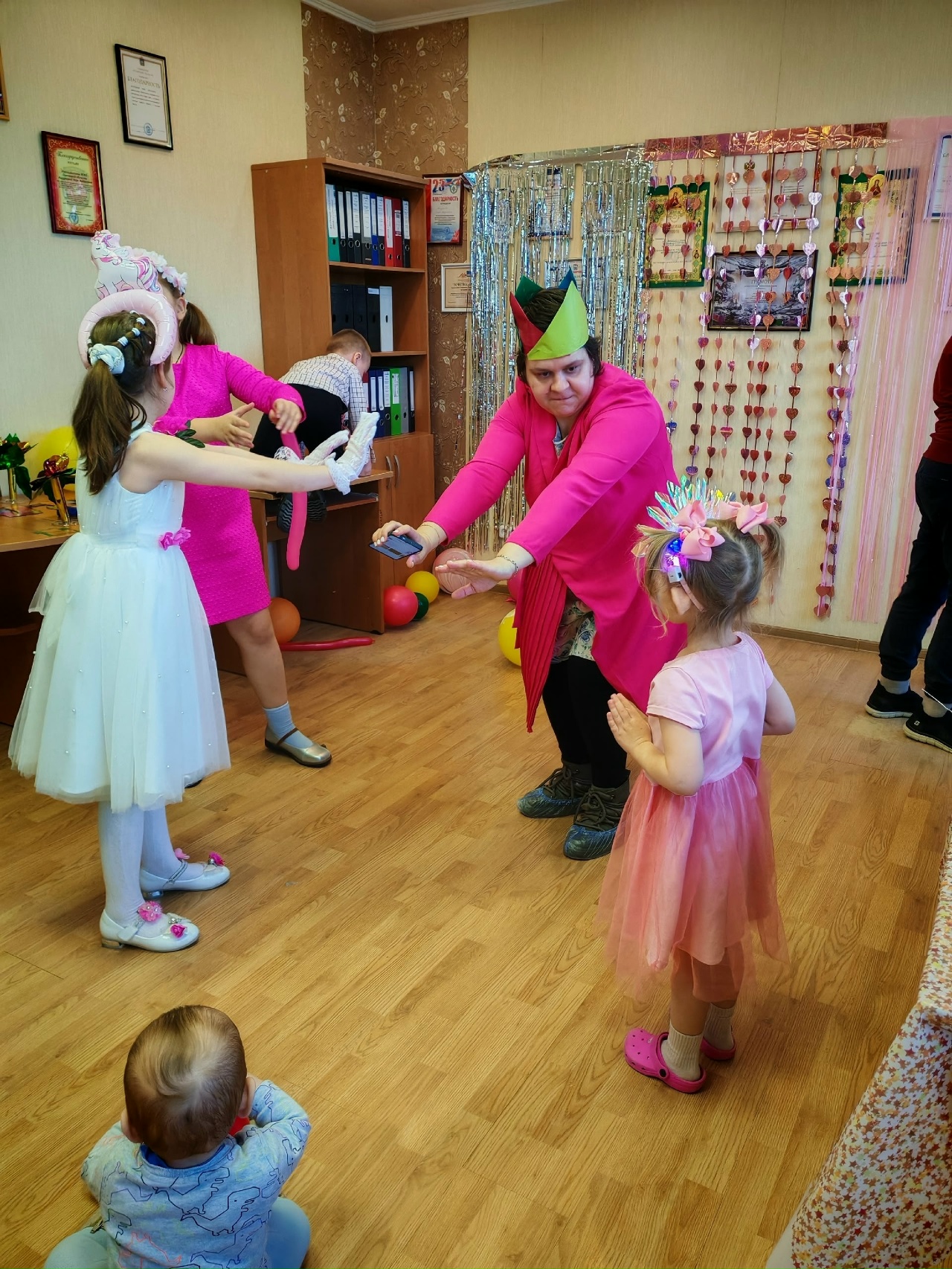 Инклюзивная вечеринка  в девчачьем стиле  была проведена в честь 8 марта