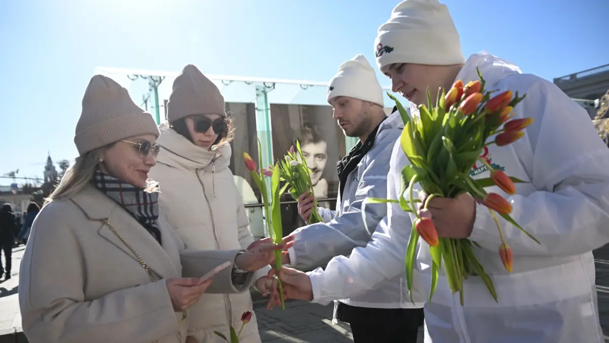 Стихи на 8 Марта для мамы, девушки и коллег – 14 вариантов поздравлений