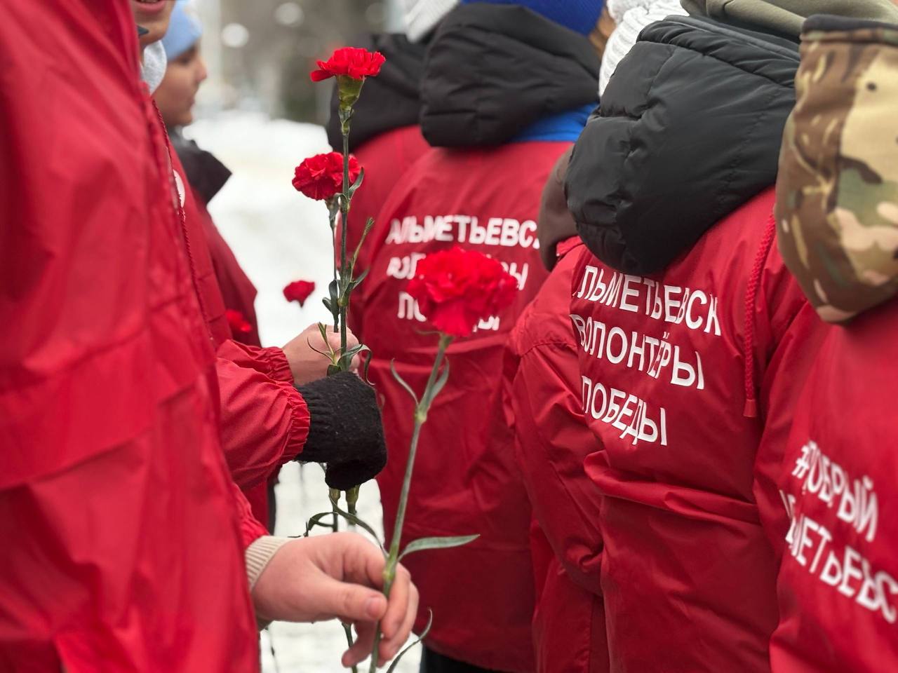 Память сильнее времени: в Альметьевске почтили героев Отечества37-я годовщина вывода Советских…