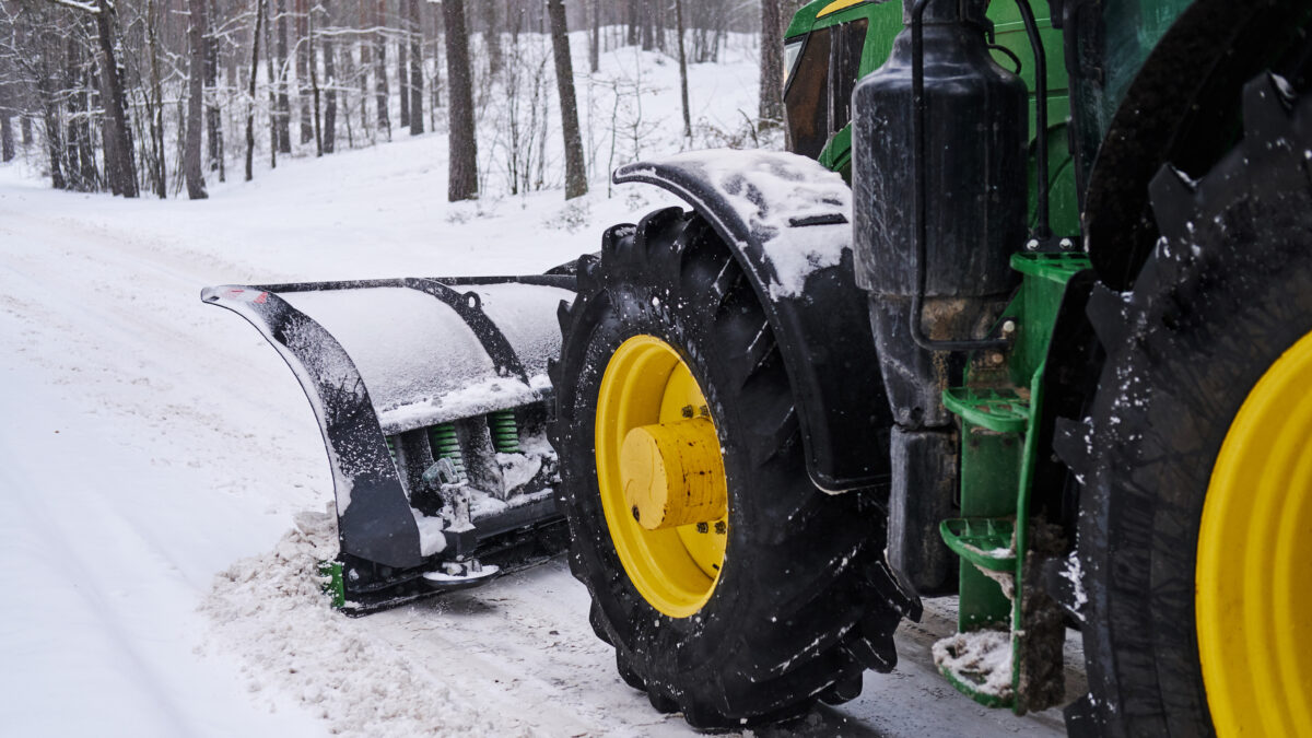 Туннель в снегу опасен: глава «ЛизыАлерт» призвал ломать лабиринты в сугробах