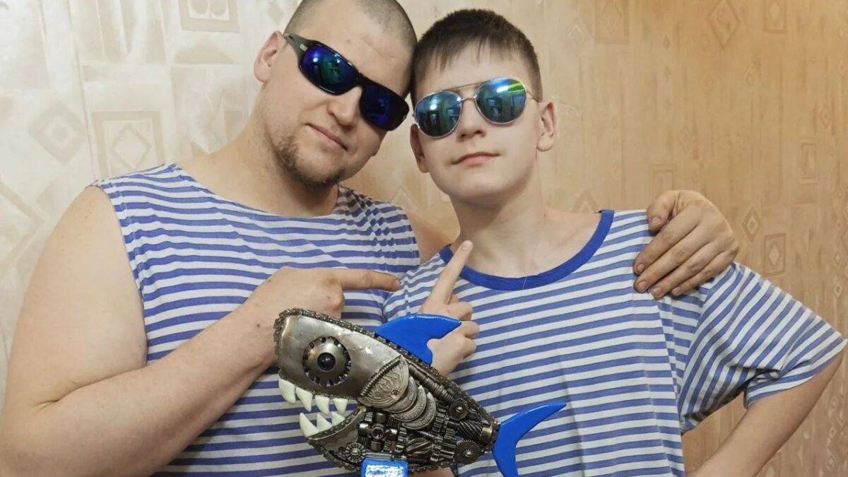 «Акула – красотка!» Заводчанин смастерил с сыном рыбу из металлолома и прославился в Сети