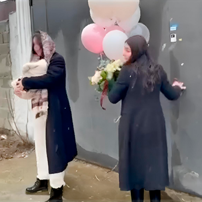 Добрая история: сироте устроили праздник у роддома