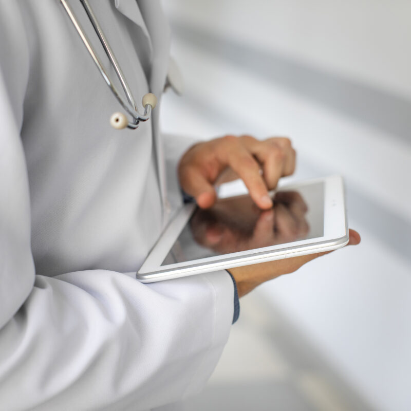 Что такое электронный больничный, кому он положен и как его получить