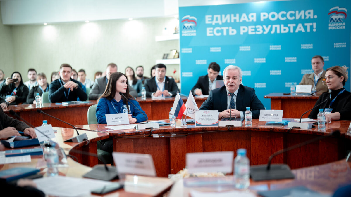 Шефство над руинами, стройки века и умное ЖКХ: как молодёжь меняет города в регионах