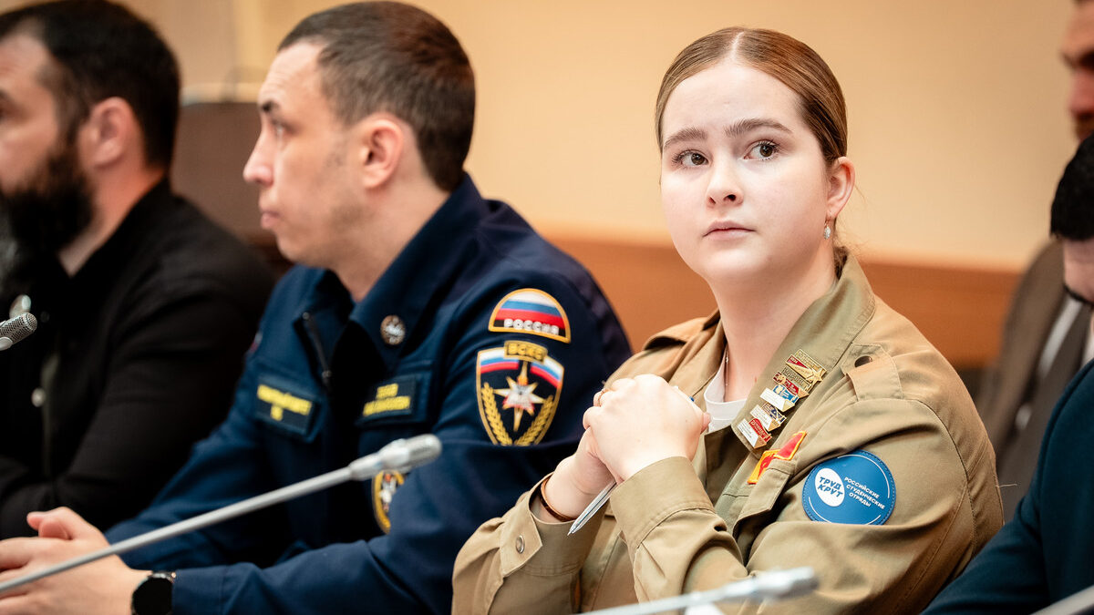 «Единая Россия» прорабатывает новые меры поддержки волонтёров СВО