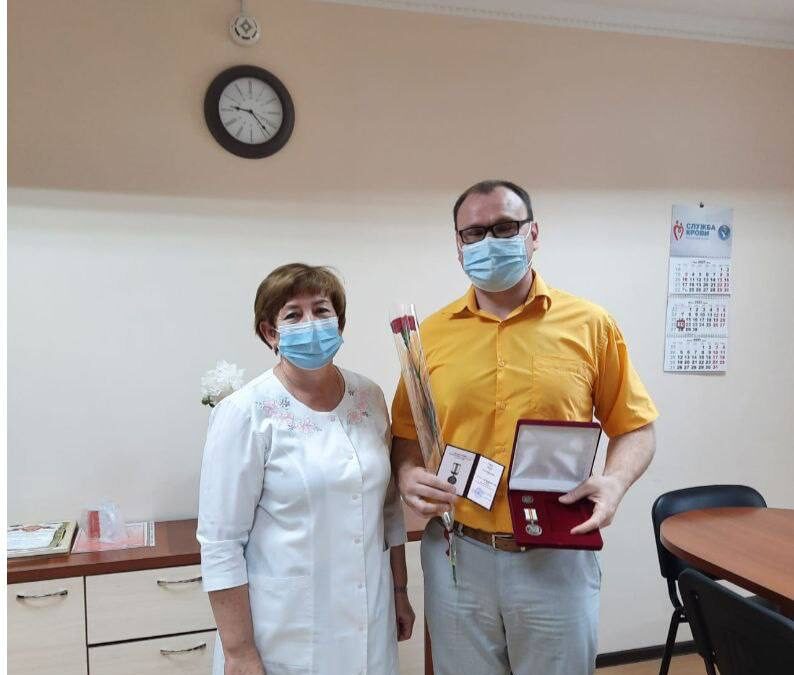 За нагрудным знаком «Почетного донора» — сердце, которое выбирает добро