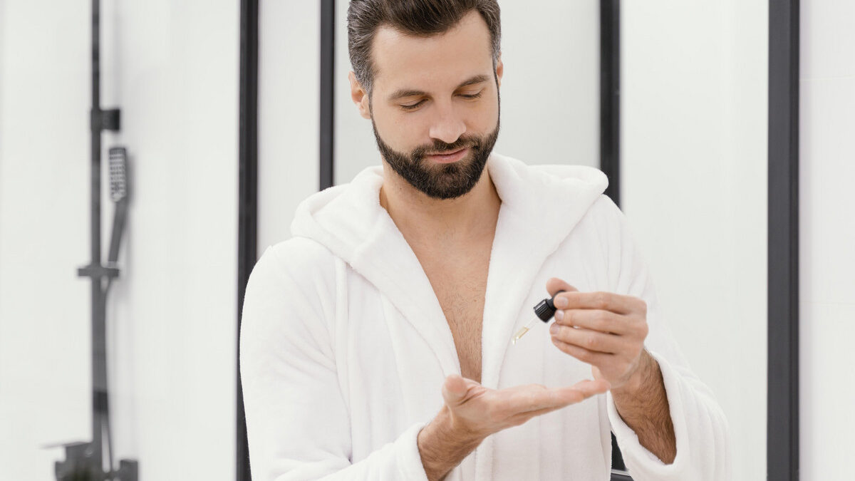 Это всё «женские штучки»? Зачем мужчинам использовать косметику и как её выбрать – полный гайд