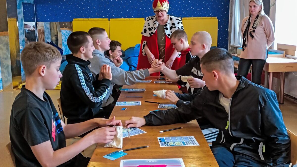 Как сюжетно-ролевые игры помогают подросткам в СУВУ: опыт АНО «12+»