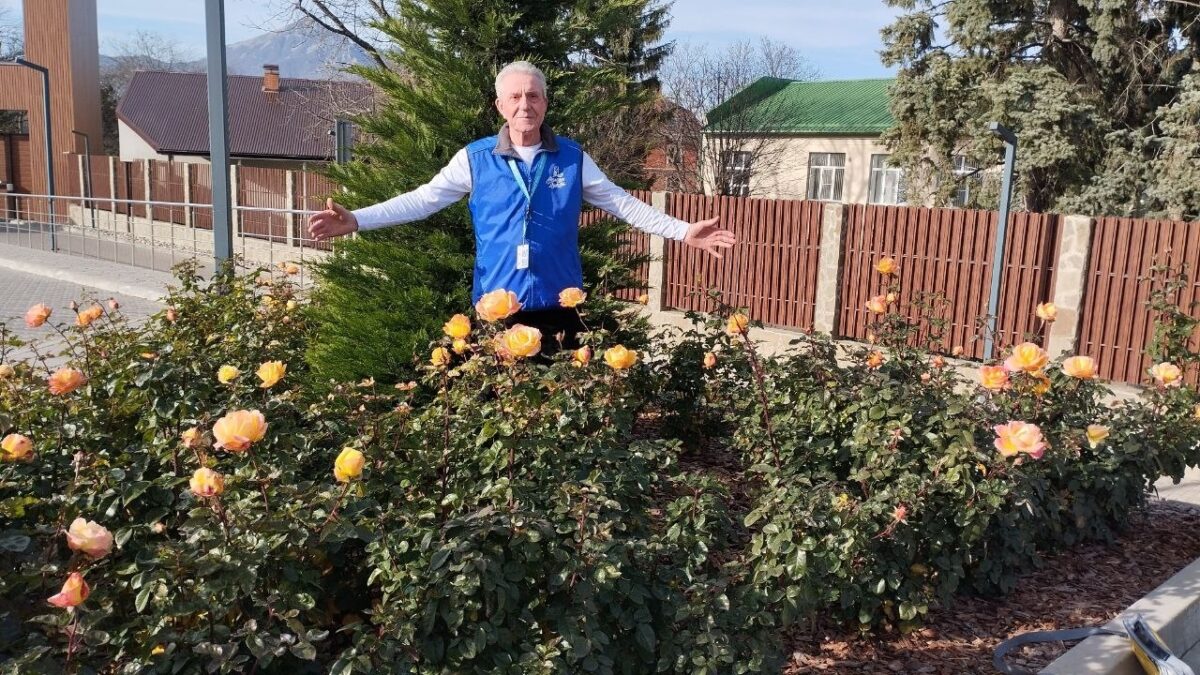 «Молодёжь – батарейка для старших»: 75-летний волонтёр помогает рушить границы между поколениями