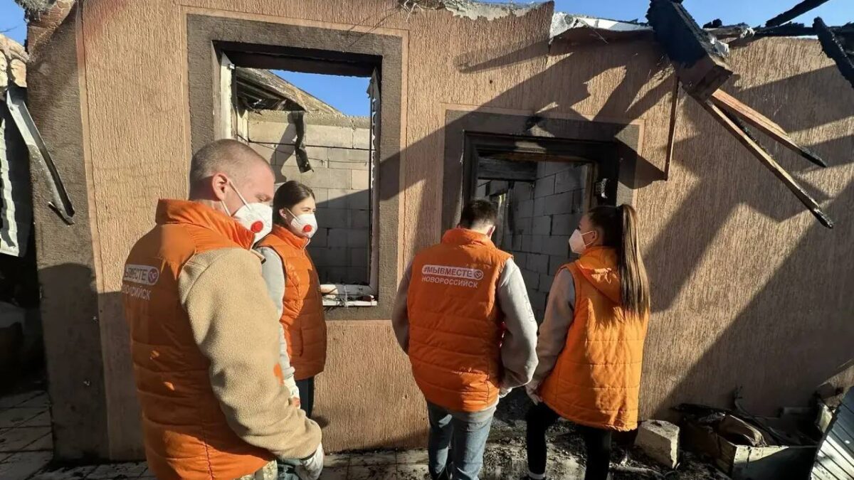Волонтёры #МЫВМЕСТЕ помогают жителям после атаки БПЛА в Новороссийске