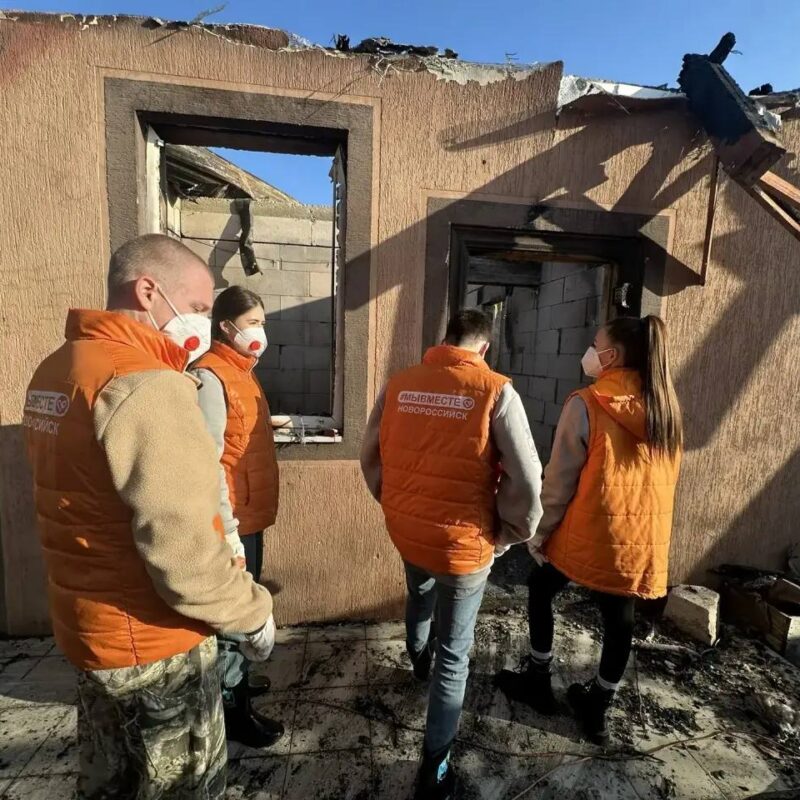 Волонтёры #МЫВМЕСТЕ помогают жителям после атаки БПЛА в Новороссийске