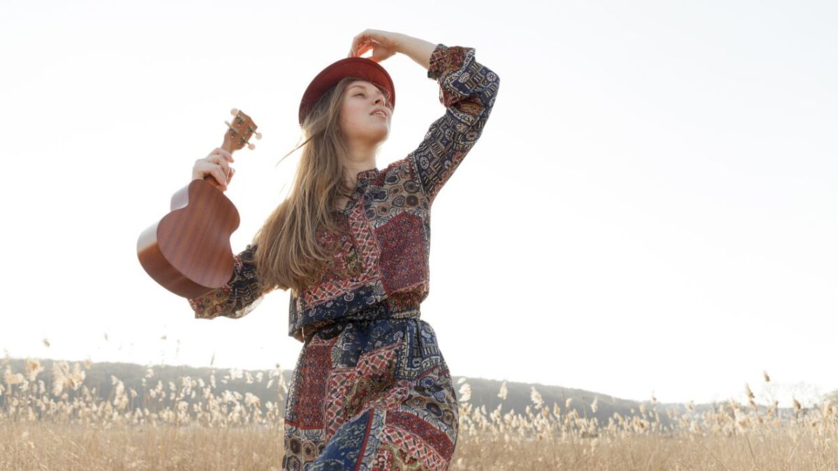 Эстетика кочевника и пэчворк: что в моде весной 2026? Назвали топ-10 стильных образов