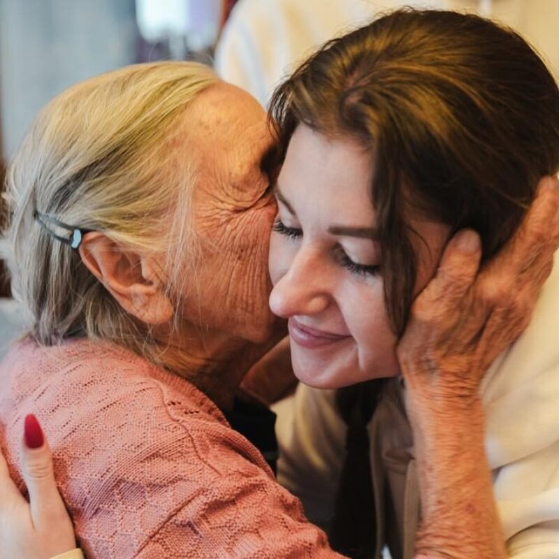 Подарить праздник или просто выслушать: как стать волонтёром в ПНИ