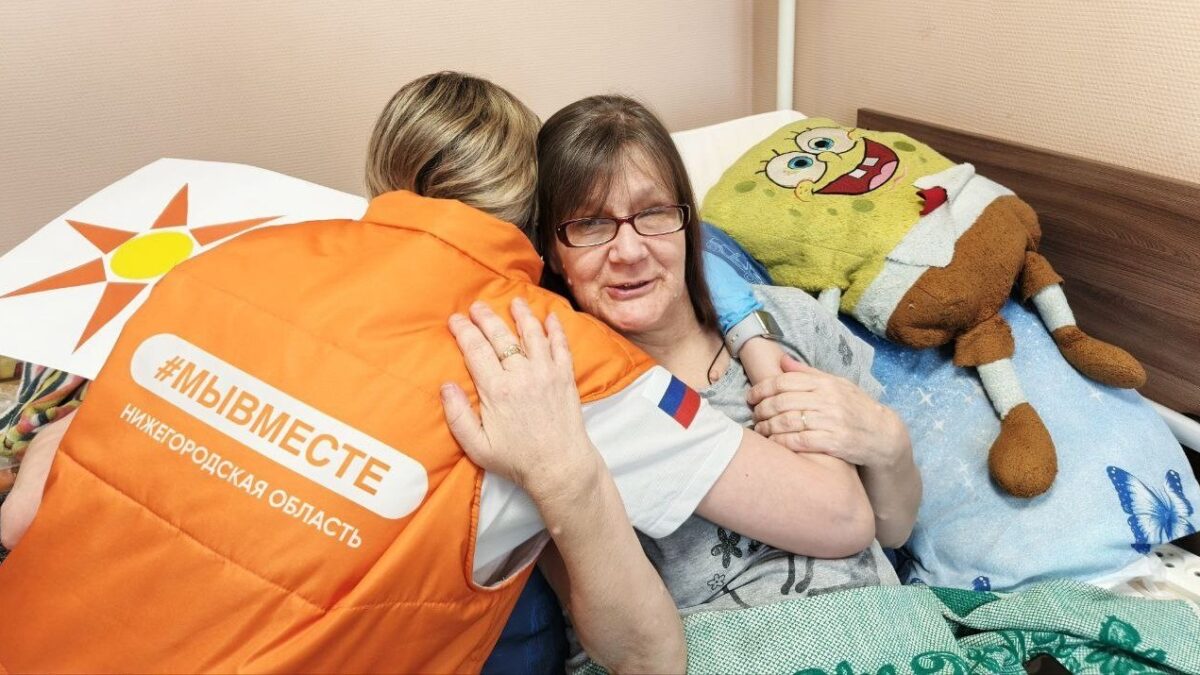 «Отдаём тепло сердец»: волонтёры #МЫВМЕСТЕ помогают пожилым курянам, потерявшим дома 