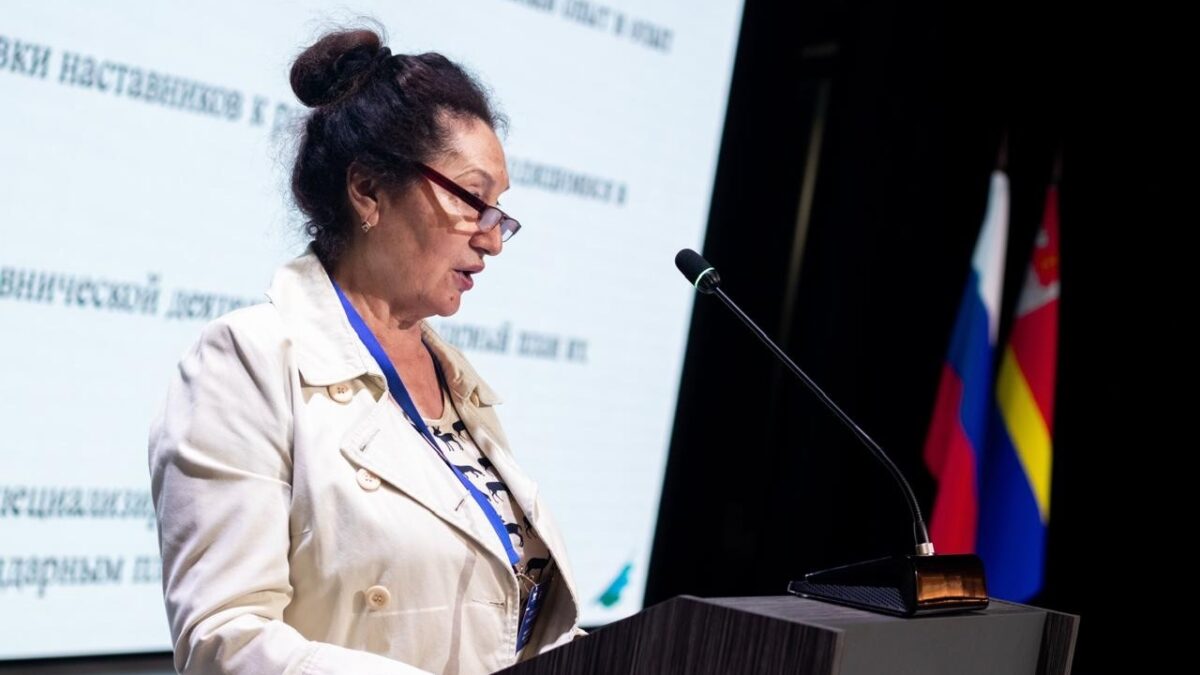 Серебряные волонтёры Калининграда помогают подросткам