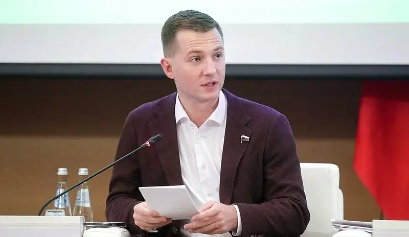 Поддержка для миллиона детей: депутат Артем Метелев рассказал, как наставники меняют Россию