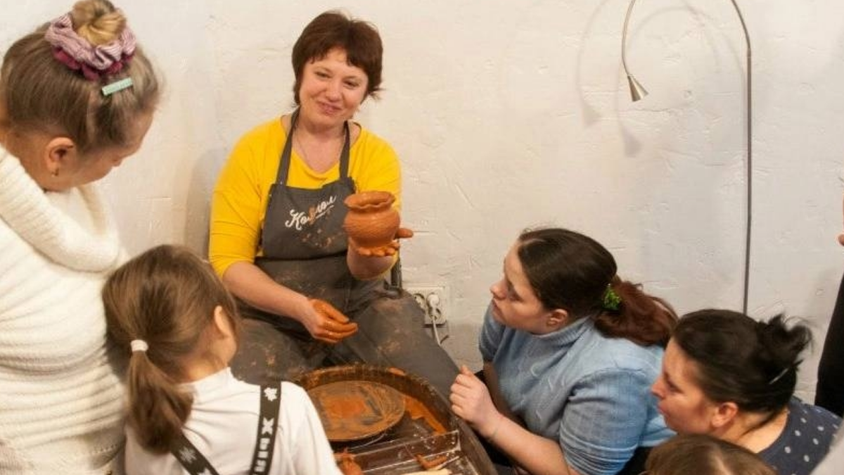 «Бывшие мужья врывались к нам с оружием»: как психолог из Воронежа открыла в Дагестане приют для мам