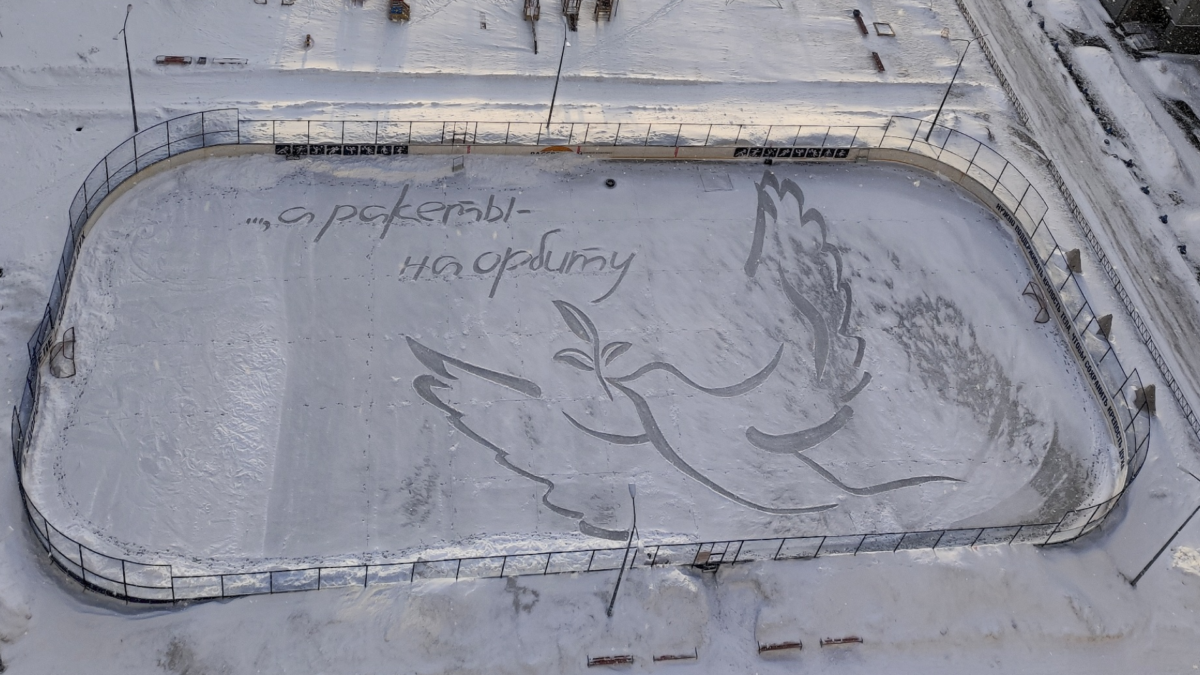 Леонид Валитов делает огромные картины на снегу и песке