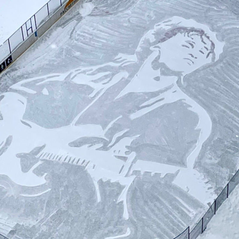 Леонид Валитов делает огромные картины на снегу и песке