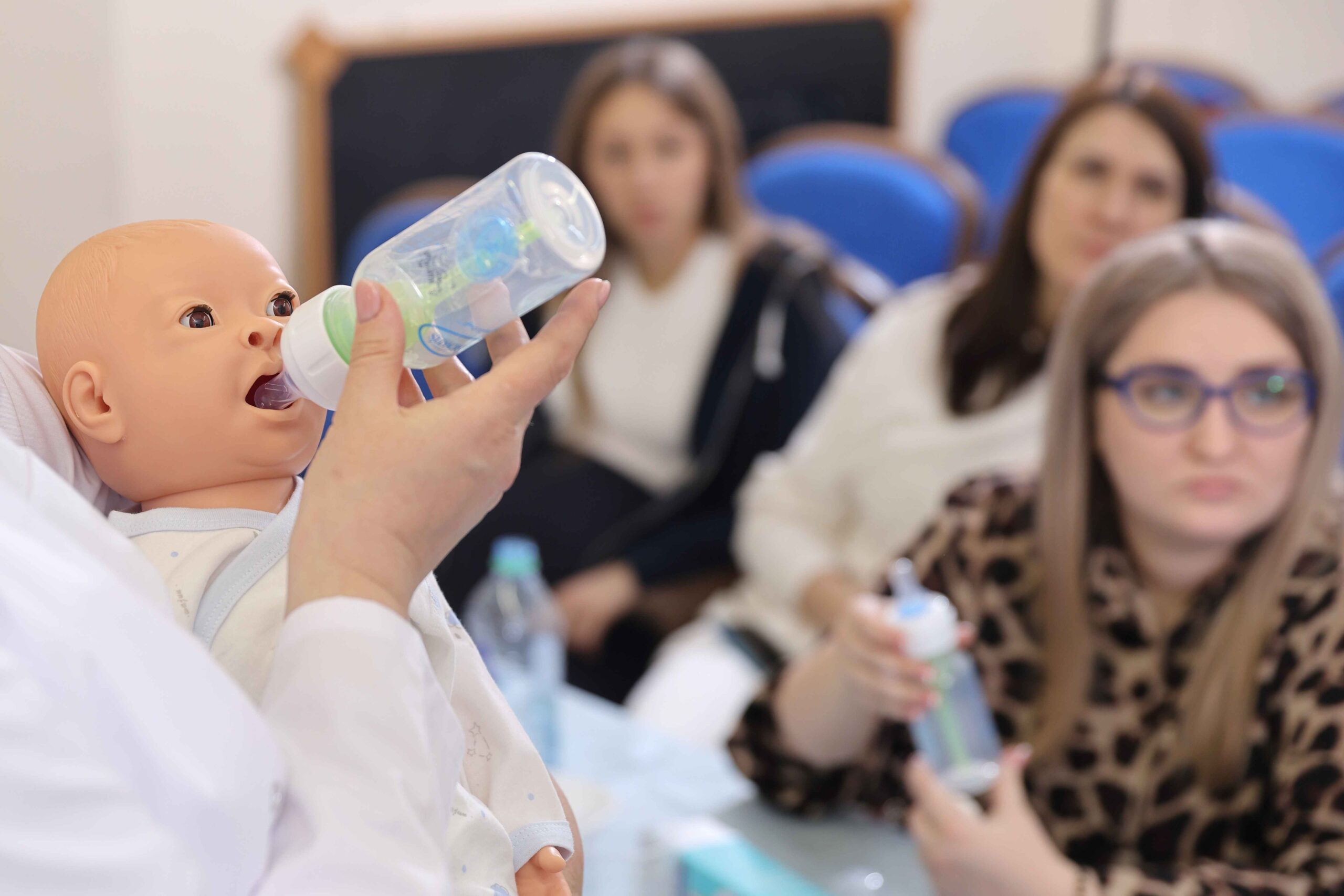 Вебинар о выкармливании новорожденных с ВРГН для врачей и медсестер