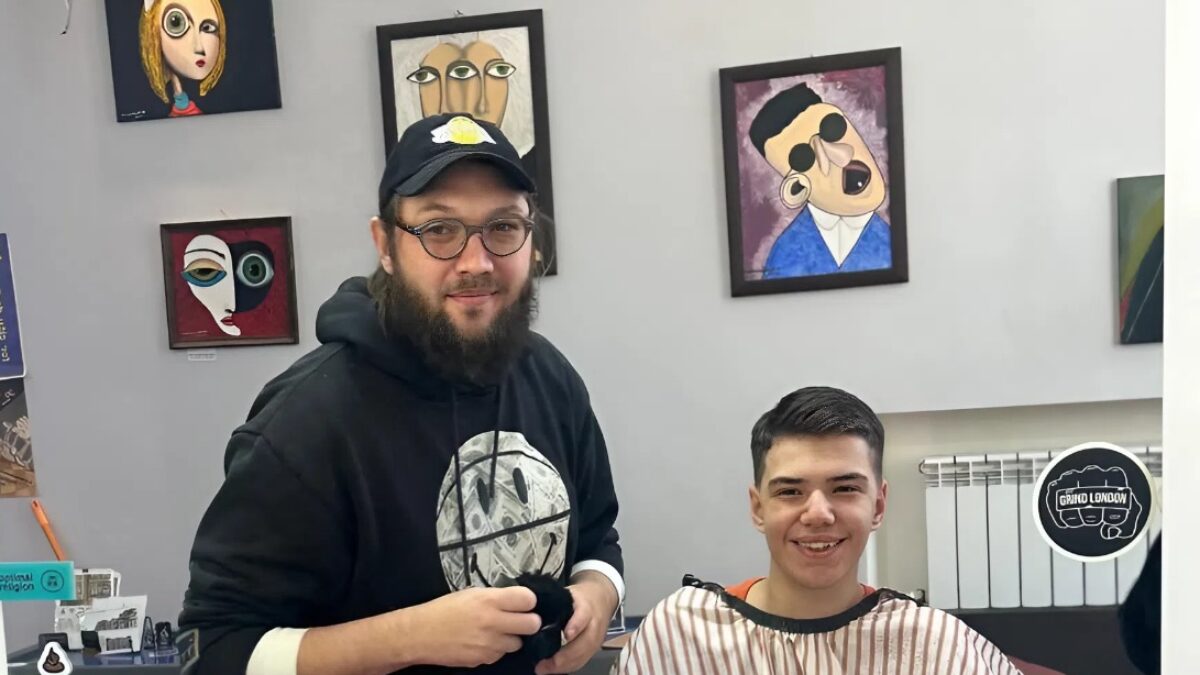 «Дядя Боря, привет!»: барбер призвал мастеров к 8 марта сделать доброе дело для мам особенных детей