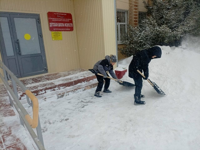Помогли убрать снег