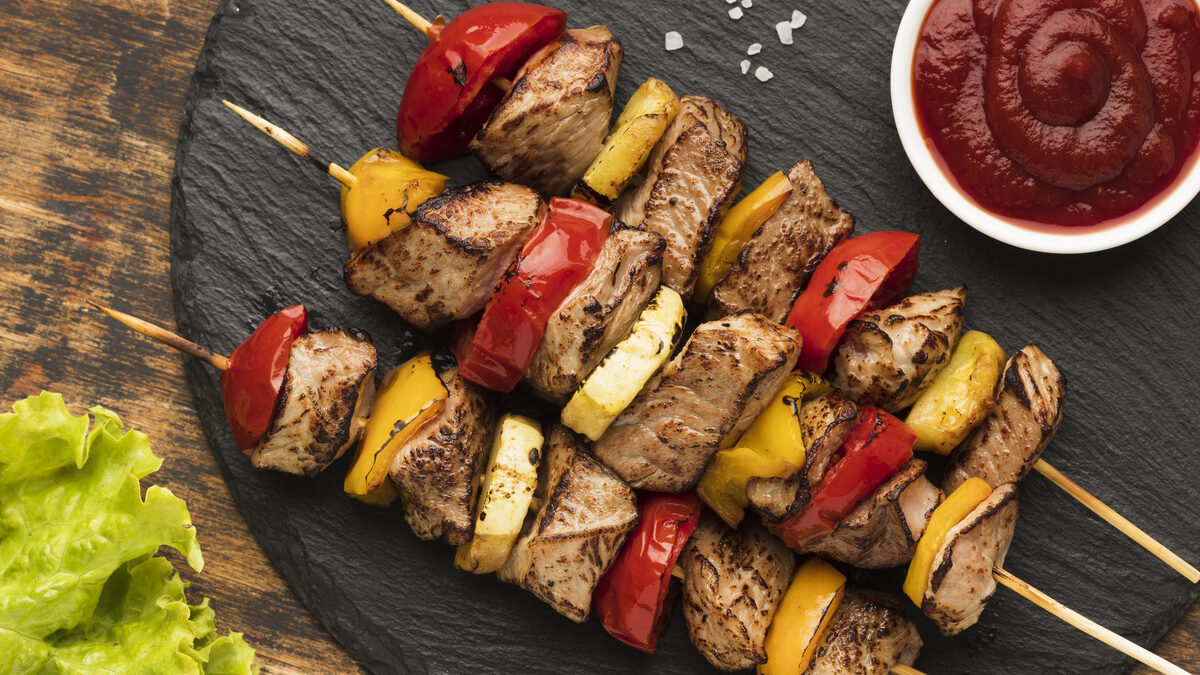 От сёмги до свинины: лучшие рецепты шашлыка – приготовить сможет каждый