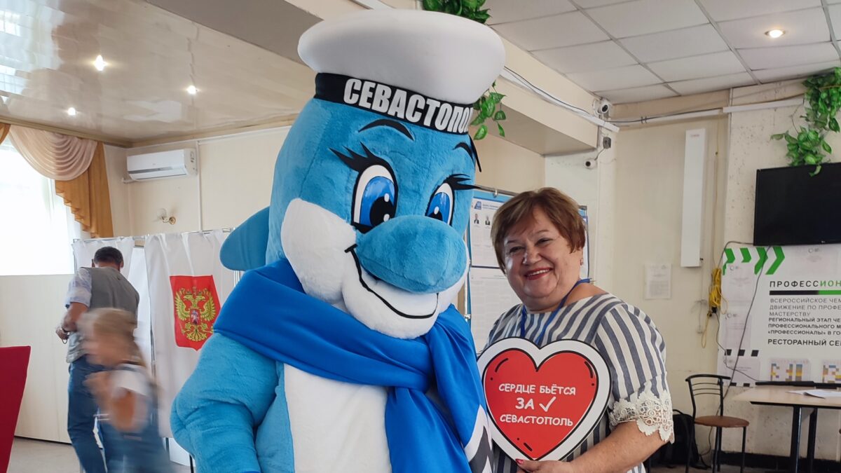 «Для нас психолог равноценен психиатру»: 78-летняя волонтёр учит пожилых заботиться о себе