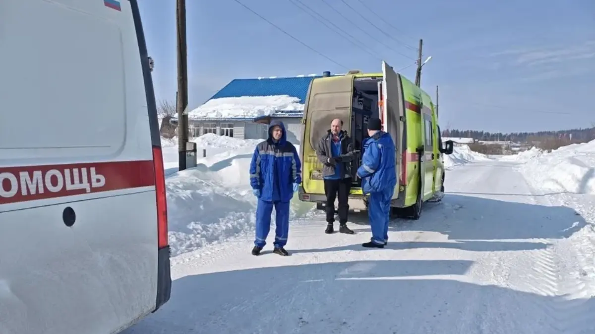 «Пришёл в себя и заплакал»: МЧС и медики достали ребёнка из-под двухметрового завала снега