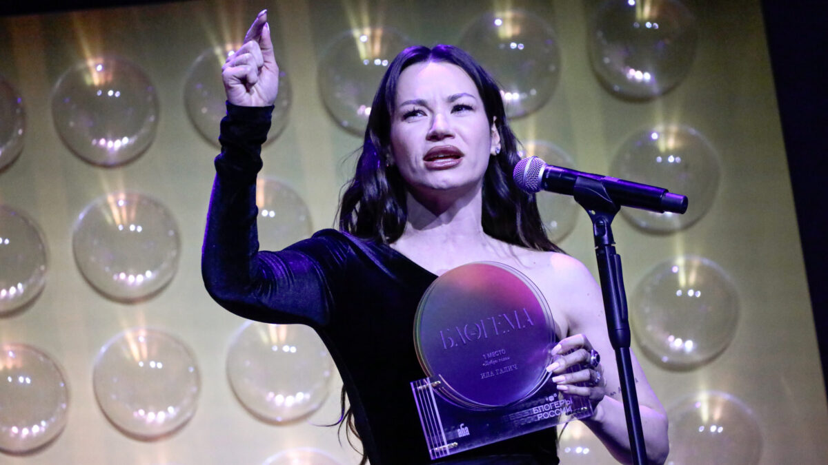 Топ-10 звёзд, которые занимаются благотворительностью