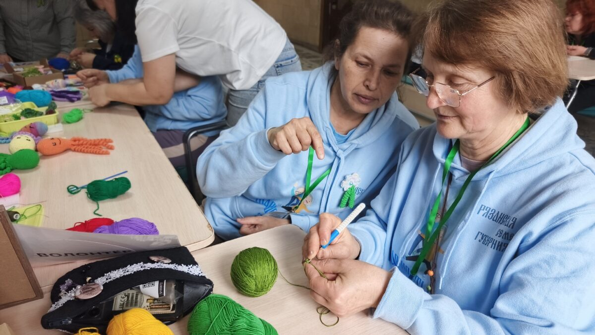 Библиотекари и Клуб «28 петель» на  Международном образовательном лагере для пенсионеров