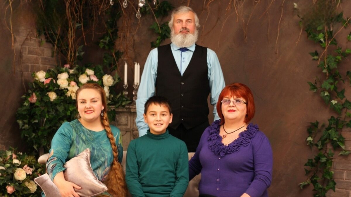 «Нас объединил борщ»: кубанская казачка вышла замуж за китайца и растит детей в культурах двух…