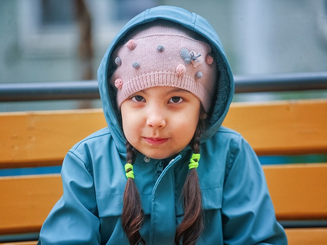 Дарина хочет услышать мир — поможем ей сделать первый шаг