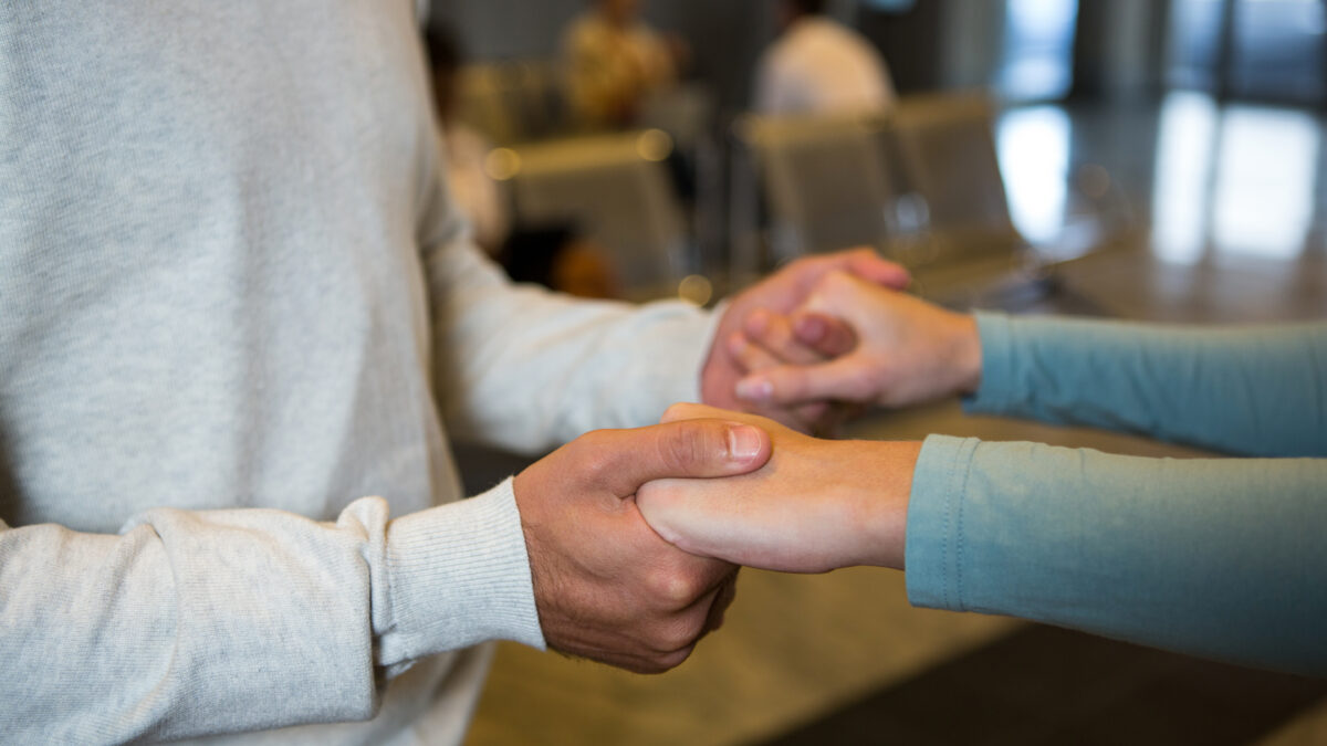 Зачем помогать людям: главные причины и способы поддержки окружающих