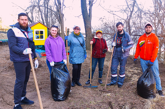 Субботник в саду