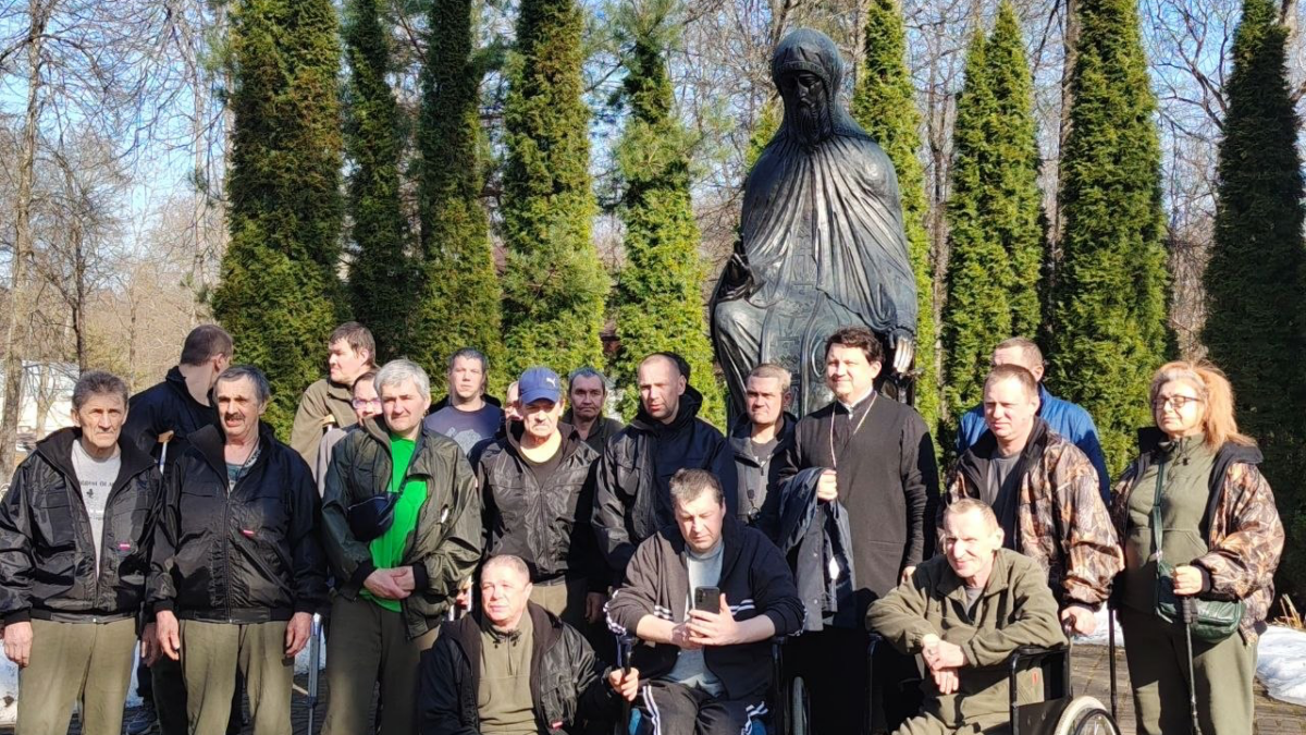 Подопечные «Тёплого приёма» побывали в монастыре XIV века