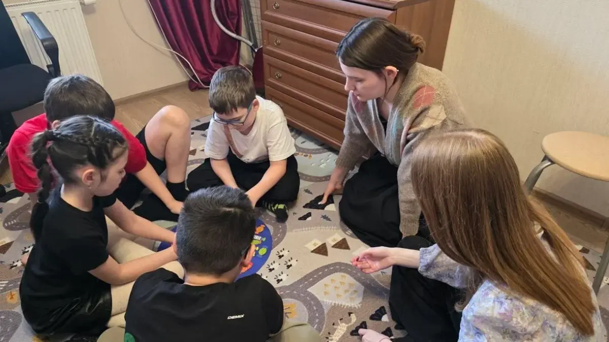 Почему так важно обучать детей с аутизмом ходить в гости?