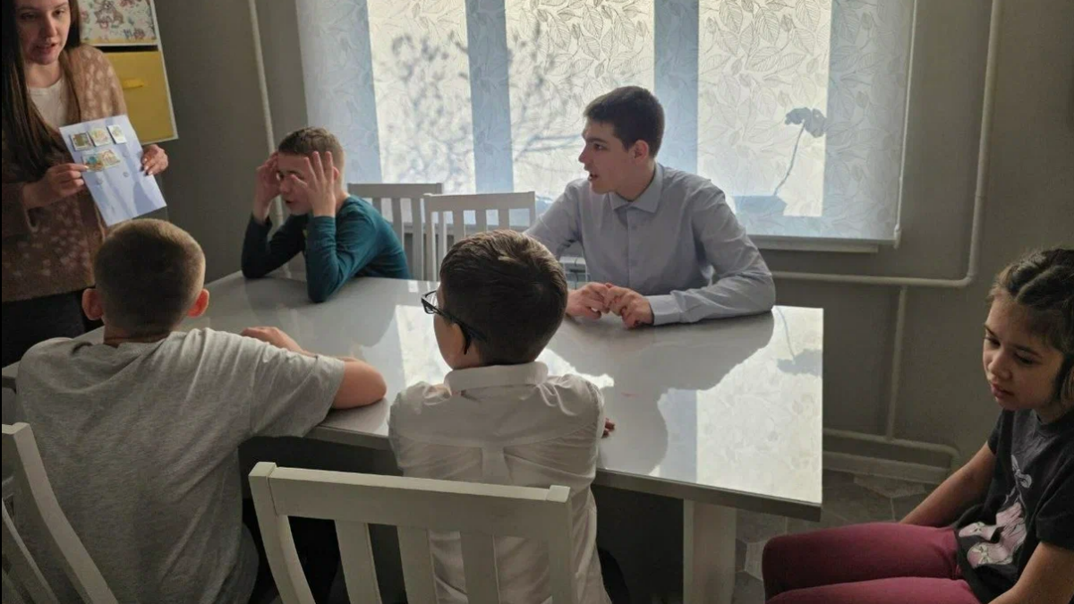 Как подготовить ребенка с РАС к походу в гости?