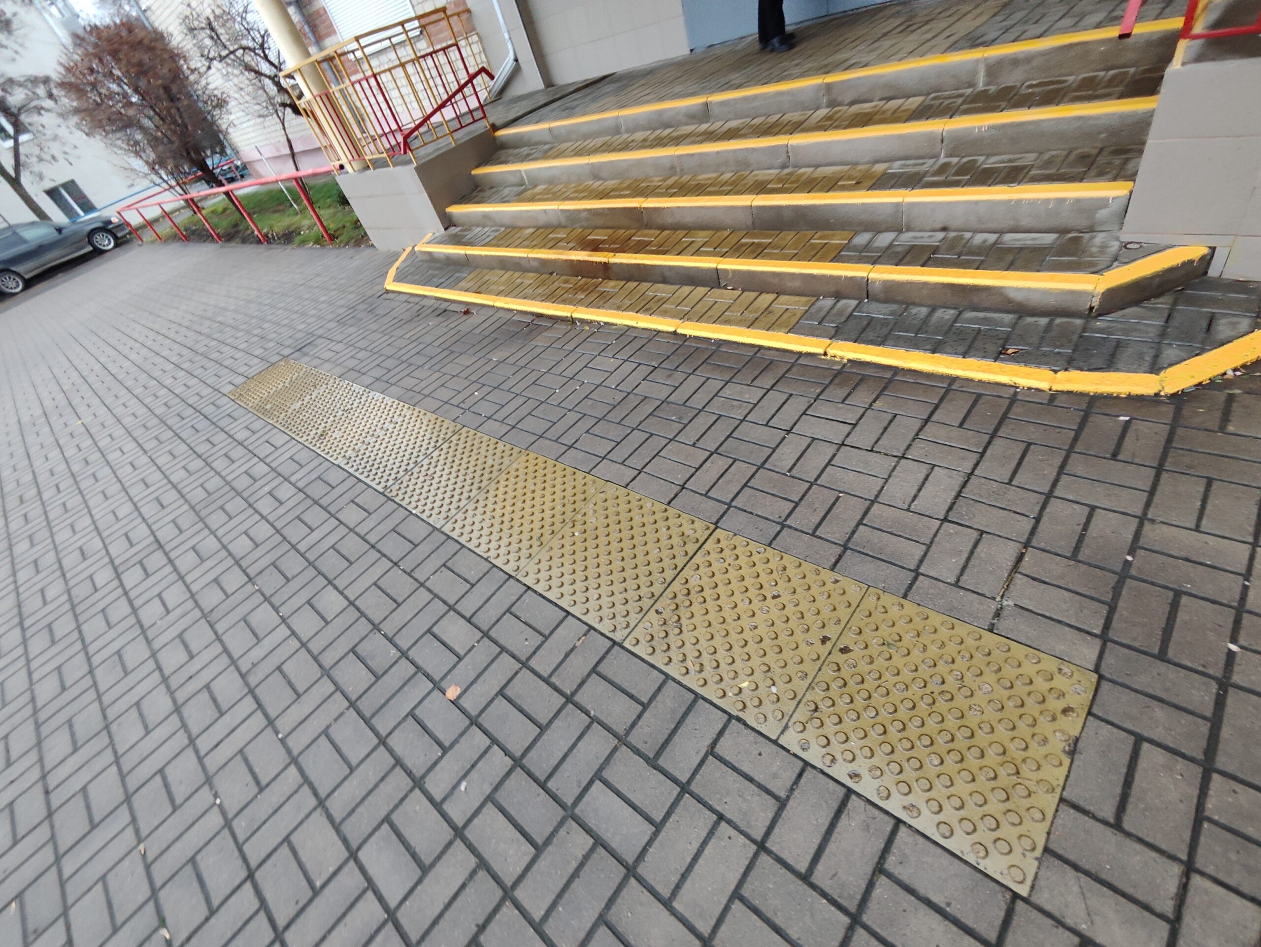 Когда плитка предаёт: как тактильные указатели стали невидимым барьером