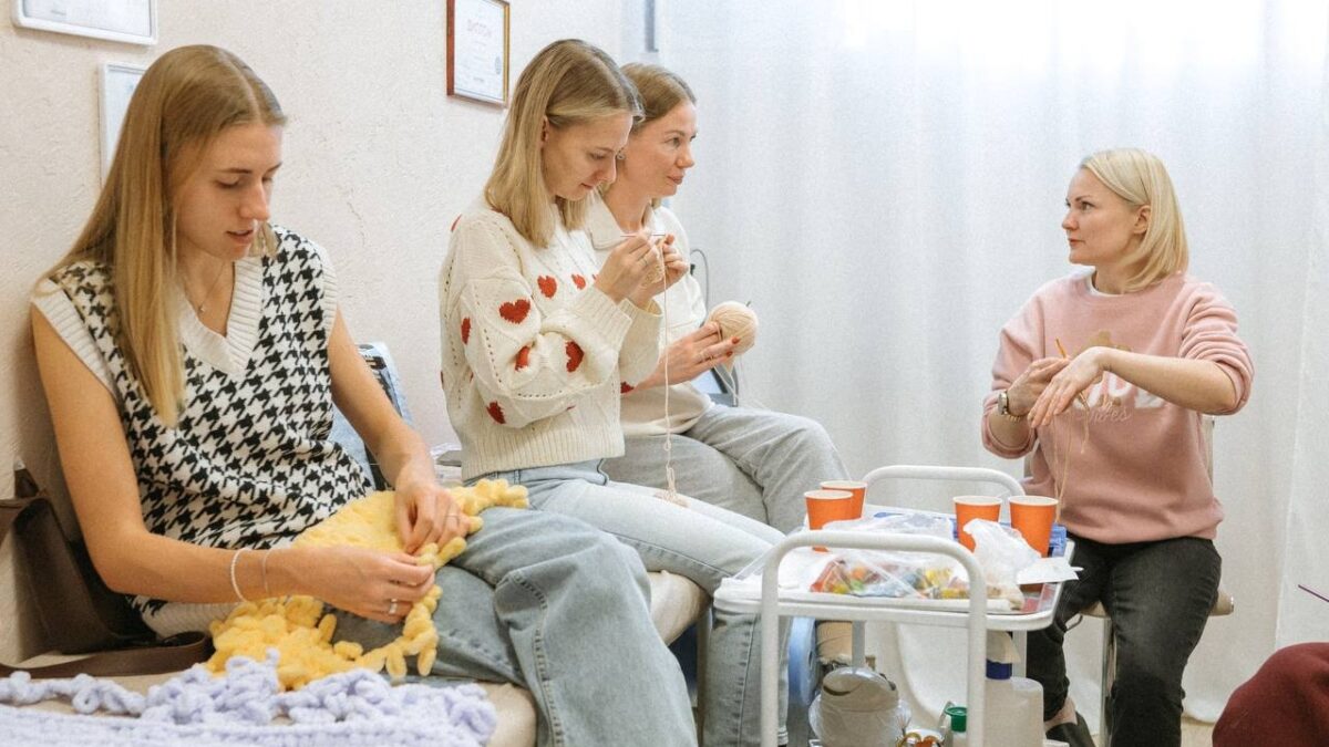 Волонтёры Белорусского Красного Креста помогают детям