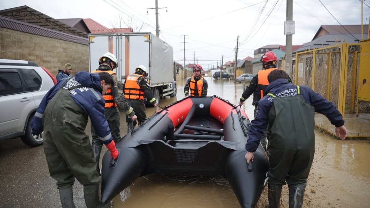 ЧС в Дагестане: что известно о наводнении и как помочь
