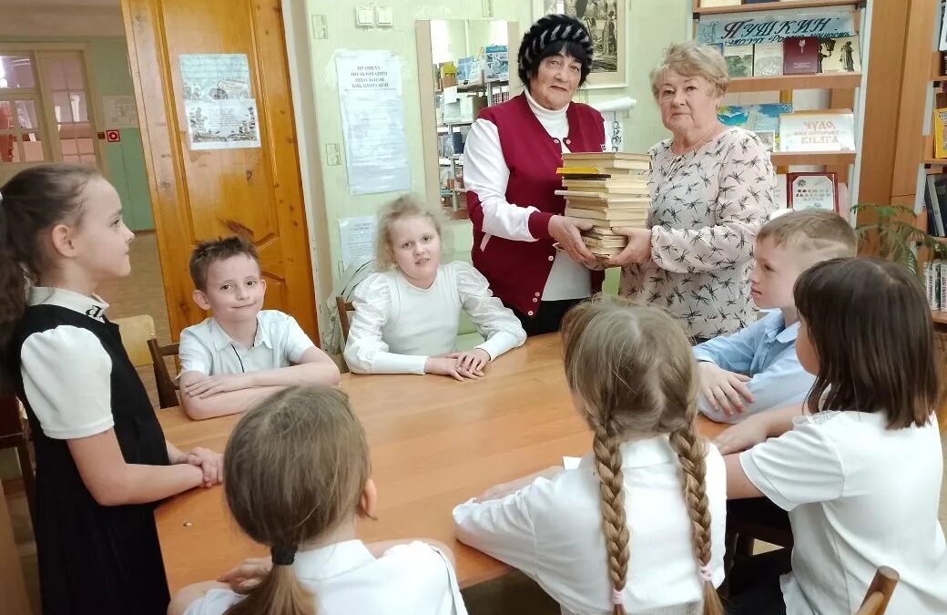 Наши верные друзья -книги.